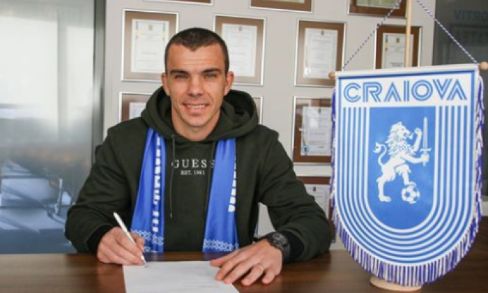 BOMBĂ DE VARĂ! Universitatea Craiova semnează cu un mijlocaș spaniol de top – Transferul care zguduie Superliga!